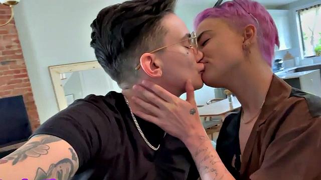 Amateur inked queer fingers pussy in homemade lez sex