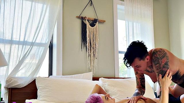 Amateur inked queer fingers pussy in homemade lez sex