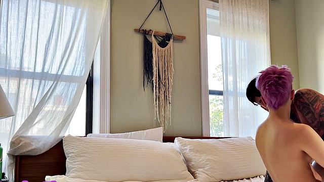 Amateur inked queer fingers pussy in homemade lez sex