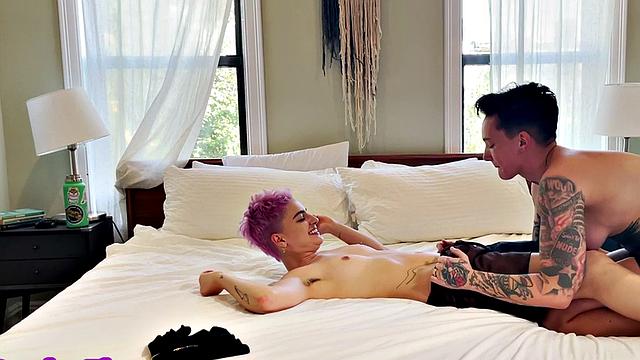 Amateur inked queer fingers pussy in homemade lez sex