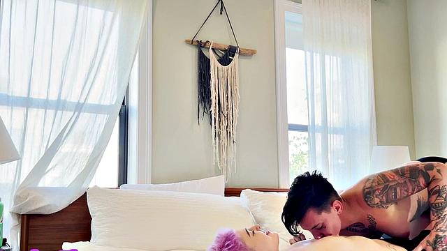 Amateur inked queer fingers pussy in homemade lez sex