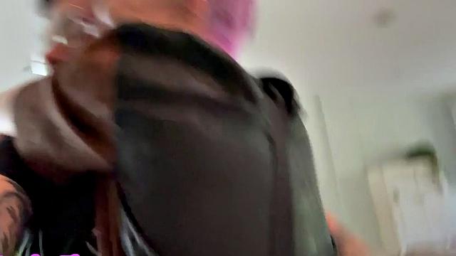 Amateur inked queer fingers pussy in homemade lez sex