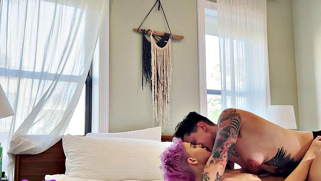 Amateur inked queer fingers pussy in homemade lez sex