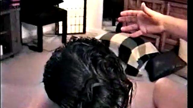 Тони делает вид что натурал, но глотает член как надо