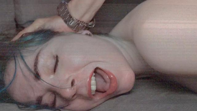 Кали Бишоп и Аарон устраивают жаркую сессию с анальным сексом и глубоким минетом.