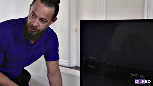 Кинди Синфул устраивает жаркий секс с двумя доставщиками на распродаже Black Friday.