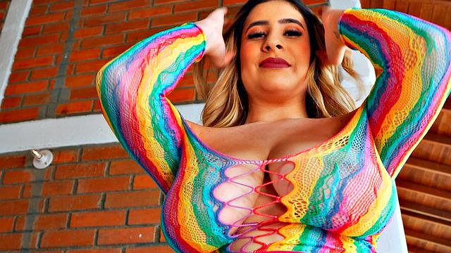 Charlotte Queen: Bare & Beautiful