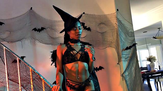 Ebony Kira Noir Talks About Herself in an Exclusive Interview