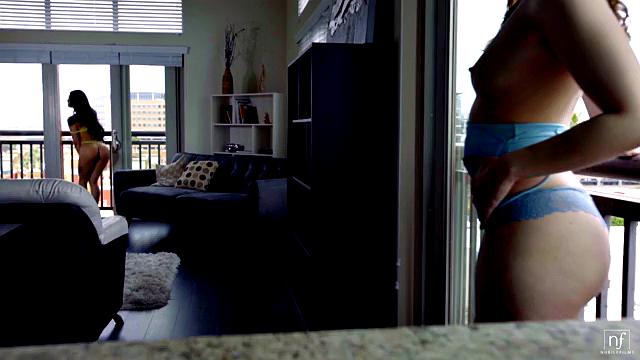 Горячая латина Джина Валентина и рыжуля Эмбер Стоун устроили 69 - трусы явно не выдержали