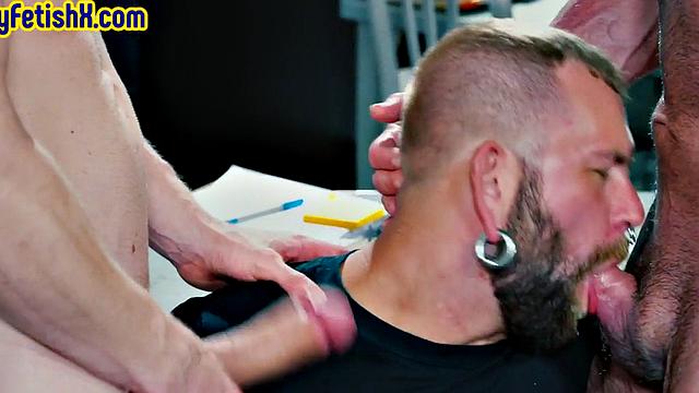 Greedy fisting addict inspected in 3some by gaydaddies