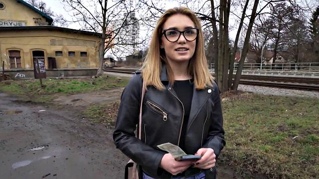 Picked up euro babe pounded by stranger for cash