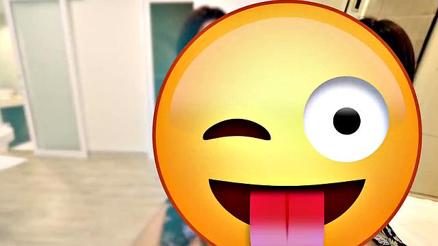 pon1 жадно принимает большой белый член и ловит плотный заряд на лицо