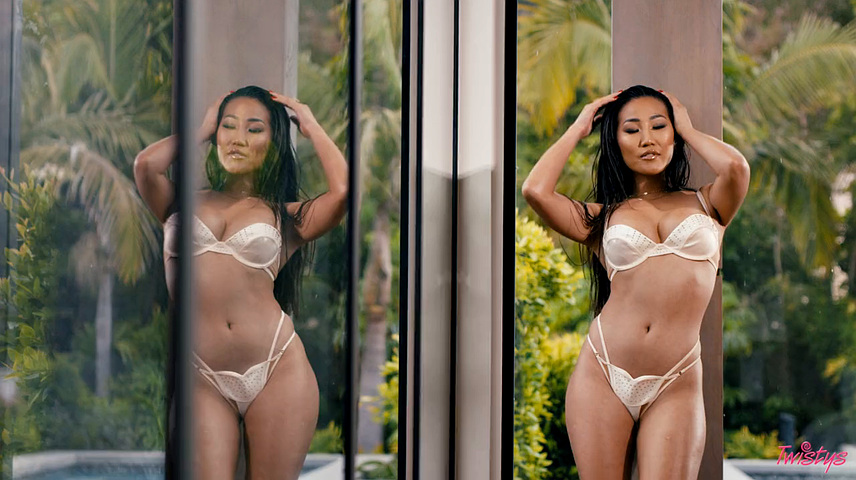 Вот это начальница месяца! Дженни Роуз выкладывает премию на стол и дрочит до феерического оргазма!