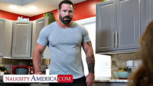 Мэйси Медоуз ныряет на большой член женатого мужика и не отпускает его ни на секунду.