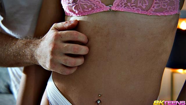 Каролин наполняют до краёв - довольная и счастливая