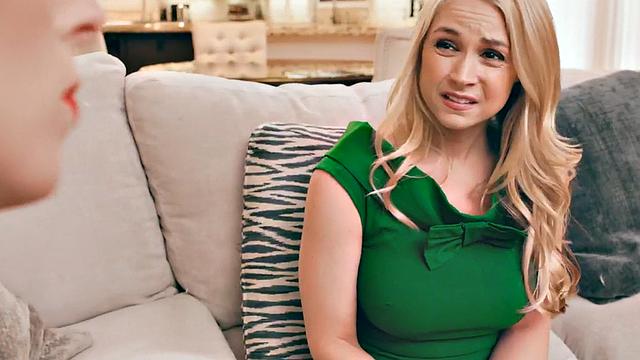 Trans beauty fucks perverted lady in wet pussy