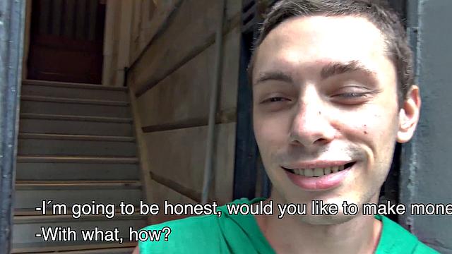 жаркий латинос жадно сосёт толстый член за деньги