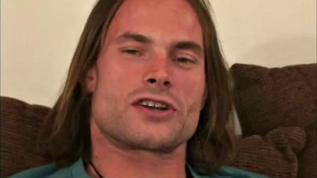 Зрелый шеф на грани взрывается от дерзкой дрочки на работе