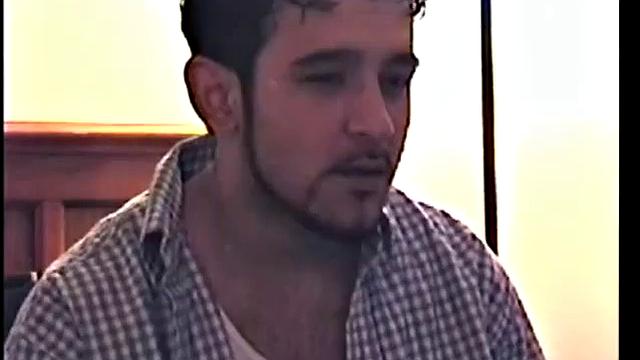 Два парня шутят над спермой - кто проиграет, тот вытирает!