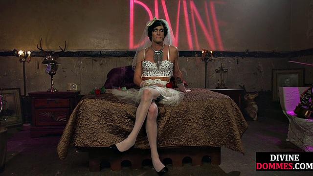 Horny femboi in analtoyed erotic 3some