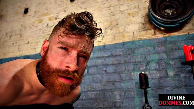 Госпожа жёстко связывает неудачника и заставляет обожать её ноги до изнеможения!