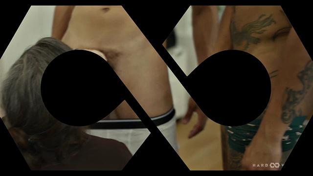 Линдси Круз разносит на кровати и ловит кучу спермы на лицо, деньги тоже не лишние.