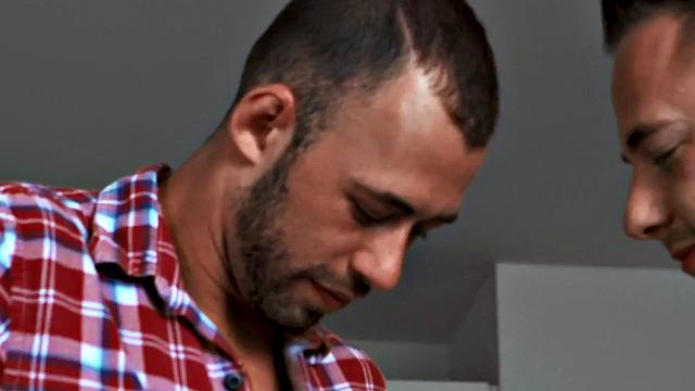 Bisexual anal dudes penetrate 21yo in threesome