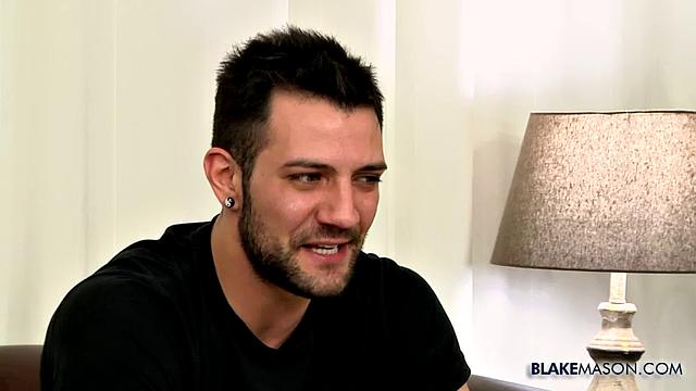 Натан с большим членом дрочит в одиночестве! - Натан Райдер