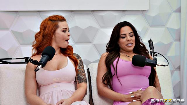 болтать надоело - устроили весёлое трио прямо в подкасте