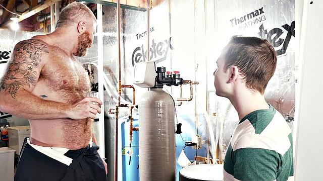 Petite twink bottom fucked by massive DILF