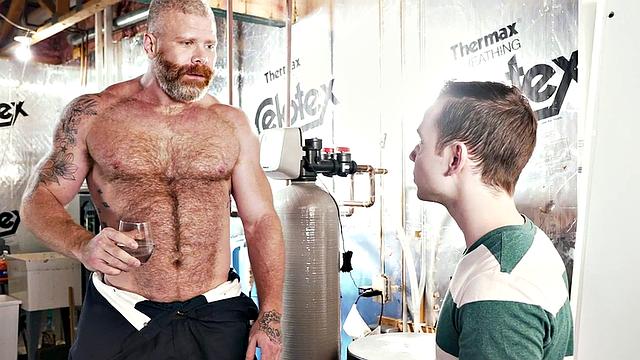 Petite twink bottom fucked by massive DILF