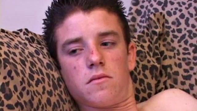 Смотри, как Мейсон дрочит свой член для мужиков-гомосексуалов.