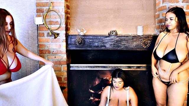 Mer, Angie, Bravo & Isa Gomez Play Kiss