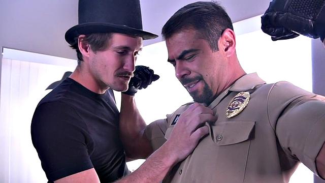 Ripped cop barebacking magician in erotic couple