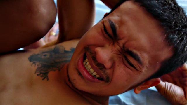 Golden Asian twinks enjoy pissing sex till cumshot