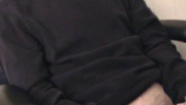 Корбин дрочит жестко и выдает мощный залп