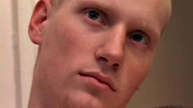 Skinny Kaos дрочит и кончает