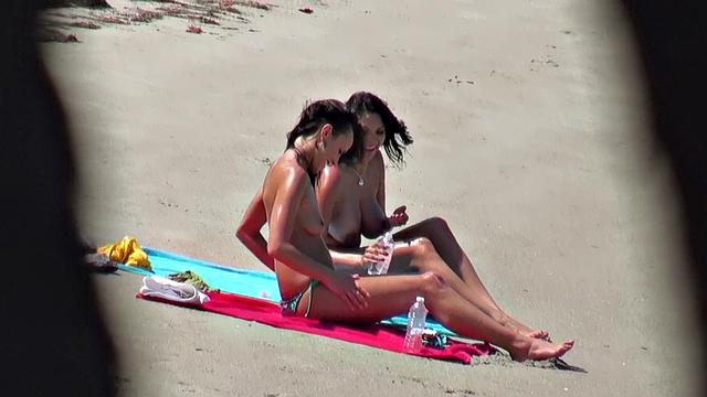 Watch this tattooed brunette bikini babe take a POV deep-throat and peaches on the beach