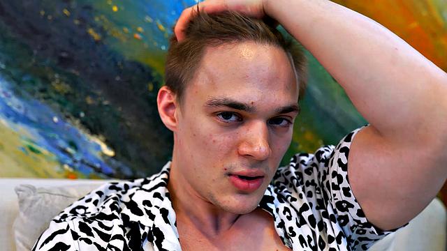 Horny Hunk Wanks Off