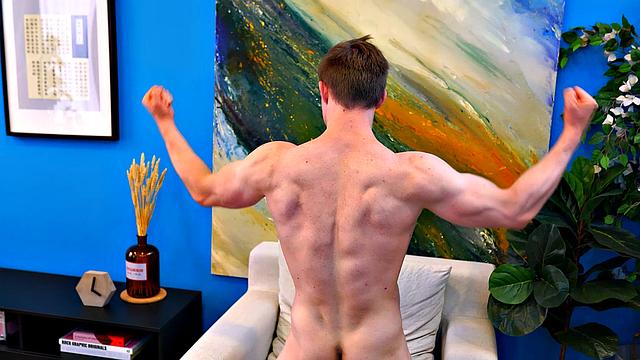 Horny Hunk Wanks Off
