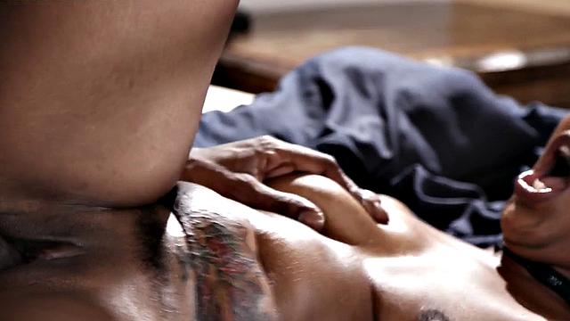 Bigass Black bae deepthroats BBC in 69 before pussyride