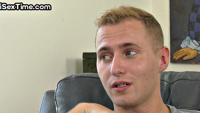 Bisex amateur babe in white lingerie pussyfucked in 3some