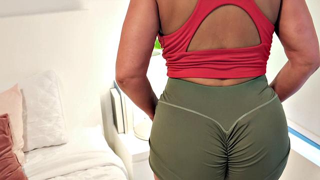 Voluptuous Kailani Kai does her morning stretches and cumming