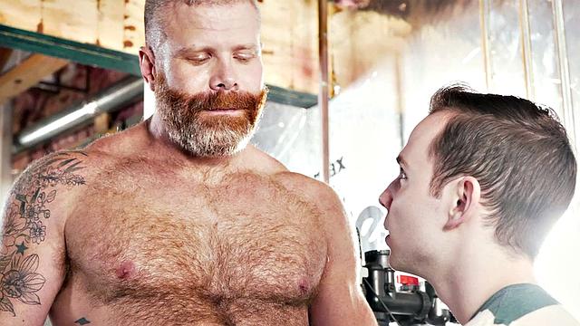 Petite 21yo bottomed by muscled DILF in basement