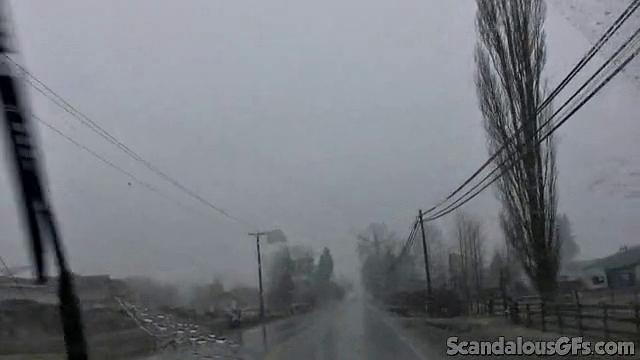 A amateur GF tease her pussy in the car while wearing glasses