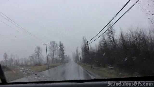 A amateur GF tease her pussy in the car while wearing glasses