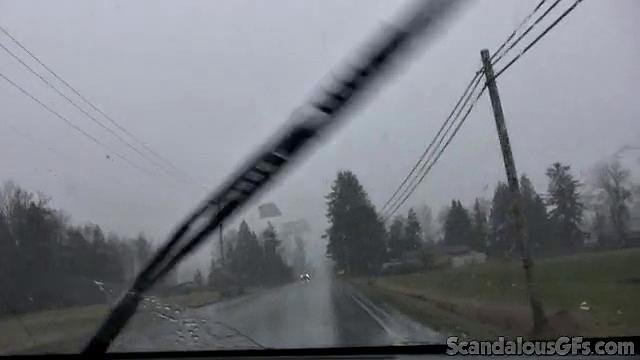 A amateur GF tease her pussy in the car while wearing glasses