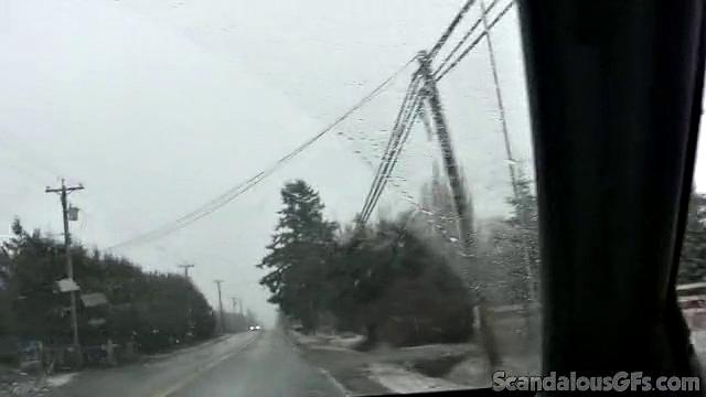 A amateur GF tease her pussy in the car while wearing glasses