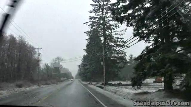 A amateur GF tease her pussy in the car while wearing glasses