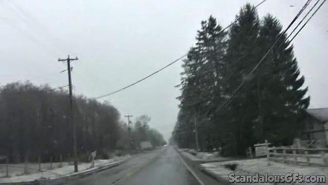 A amateur GF tease her pussy in the car while wearing glasses